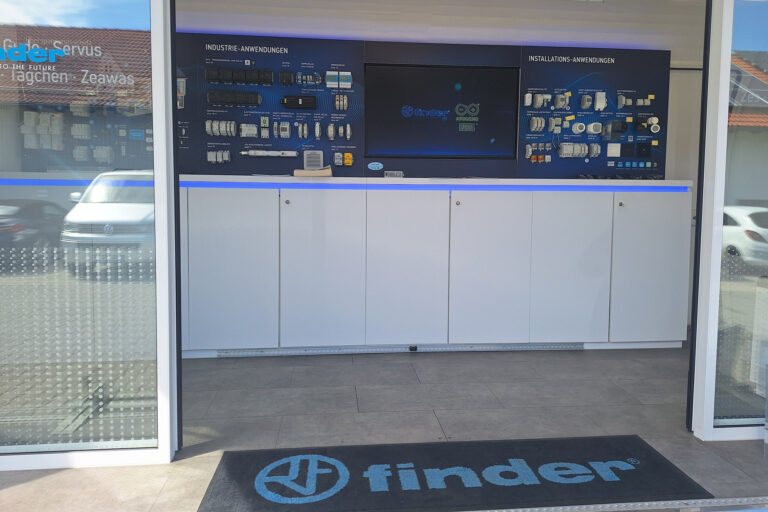 FINDER Show-Truck auf dem enwitec Firmenparkplatz