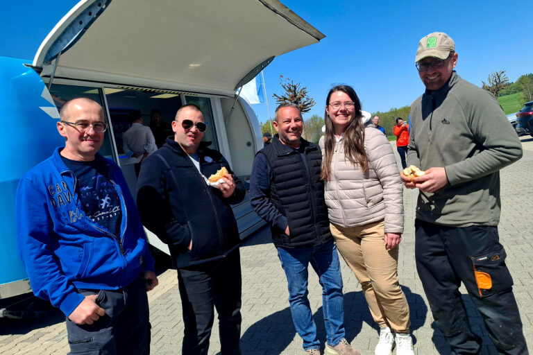 enwitec Mitarbeiter und FINDER Show-Truck