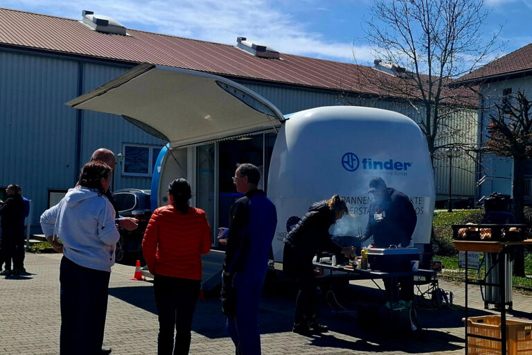 FINDER Show-Truck Grillen